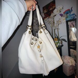 White Michael Kors Leather Bucket Bag With Gold Hardware and Tassel Detail🤍